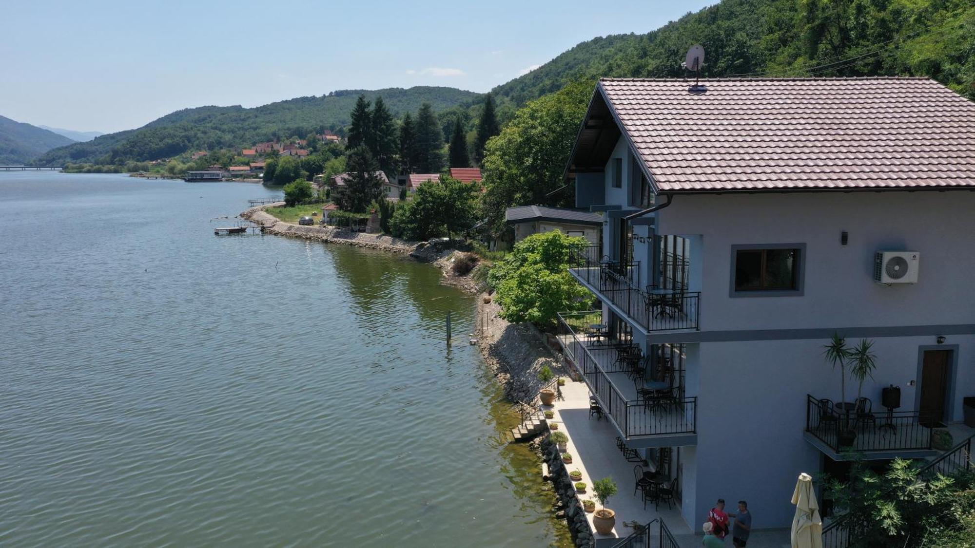 Dunavska Vila Milosavljevic ドニー・ミラノヴァツ エクステリア 写真